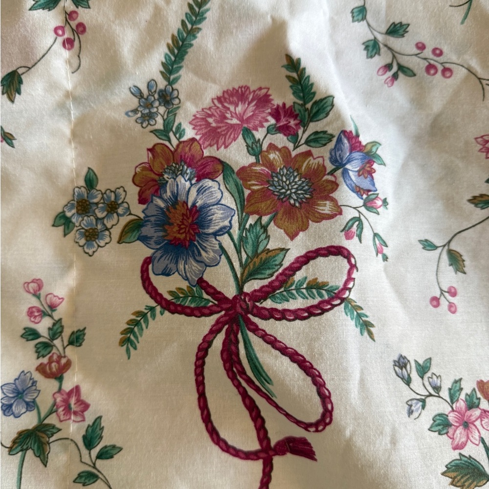 Vintage JP Steven’s standard pillowcase from 1989  floral bouquet with ivory